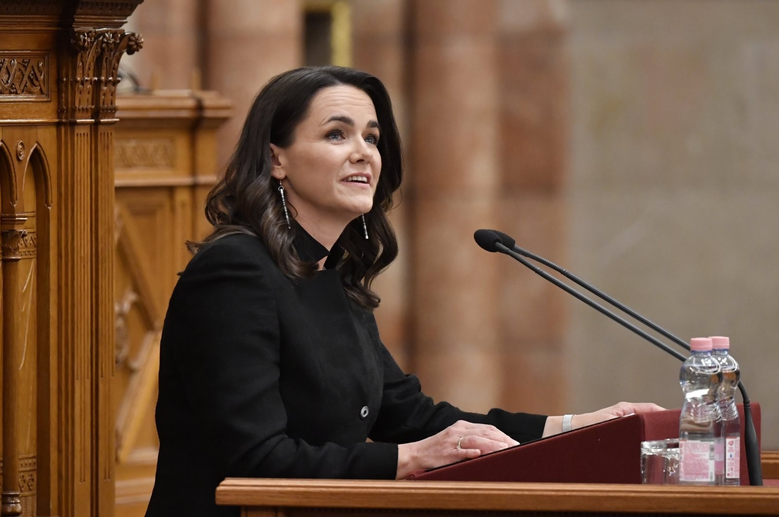 Tổng thống đắc cử Hungary Katalin Novak tuyên thệ tại Quốc hội.
