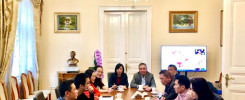 Đại sứ Nguyễn Thị Bích Thảo chủ trì họp bàn kế hoạch hỗ trợ công dân sơ tán từ Ukraine ngày 26/2.